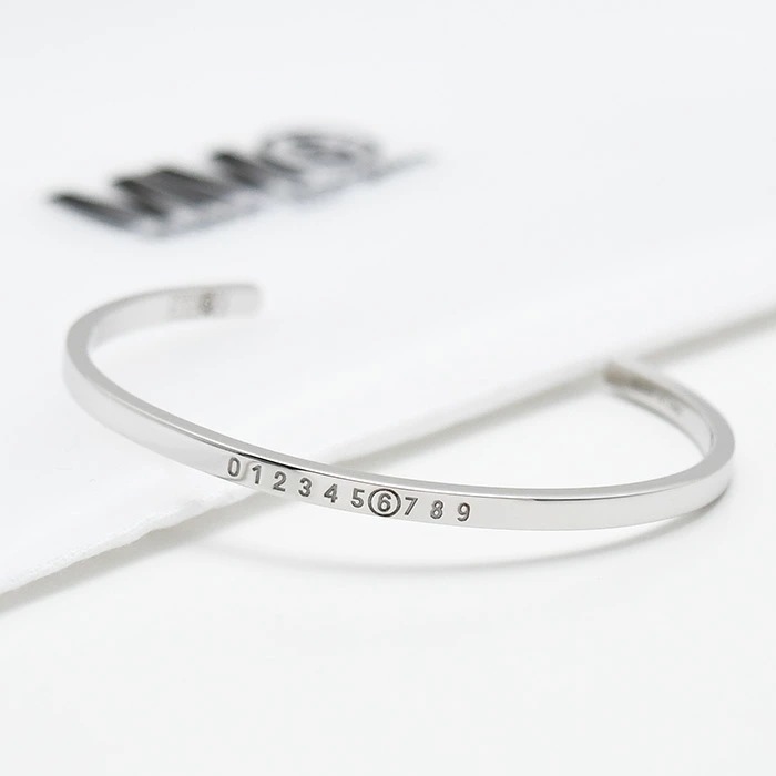 ブレスレット アクセサリー Numeric ミニマルシグネチャー カフブレスレット SM7UY0054 SV0310 メン