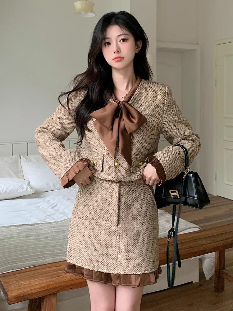 ハイエンドのカスタマイズ-2025 春と秋の新ファッション小さなフレグランススタイルスーツスカート女性の西洋スタイルのボウノットショートジャケットスカートツーピースセット