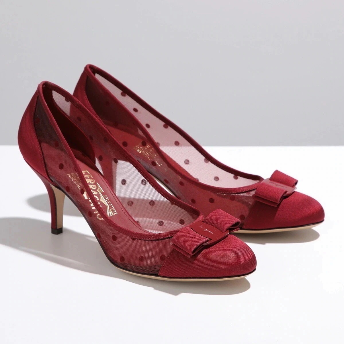 FERRAGAMO フェラガモ パンプス 724116 CARLADOTS レディース ヒールパンプス リボン ドット柄 チュール ミドルヒール ロゴ シューズ 24,966円