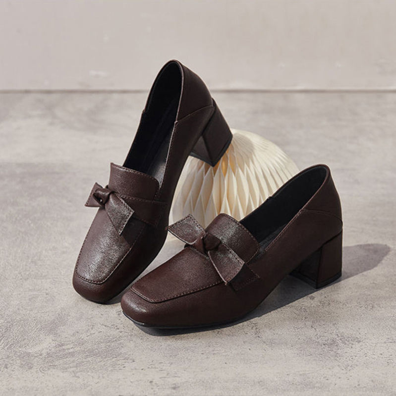 1000円OFFクーポン パンプス ローファー レディース 歩きやすい ヒール スクエア チャンキーヒール 太ヒール リボン 黒 茶色 白 ヒールアップ 柔らかい コスプレ 大人 オフィス ベーシック