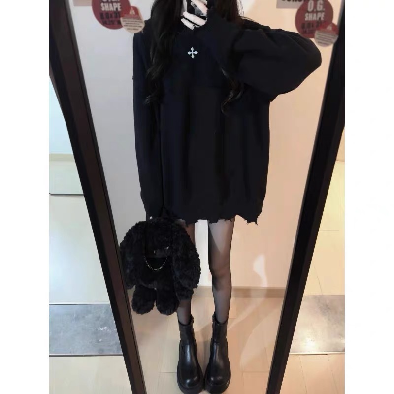 ハイエンドのカスタマイズ-深みのある冬服にソルトベースの軽くて大人っぽいアメリカンレトロなセーターとスカートのツーピーススーツを合わせたクールなガールズコーデです