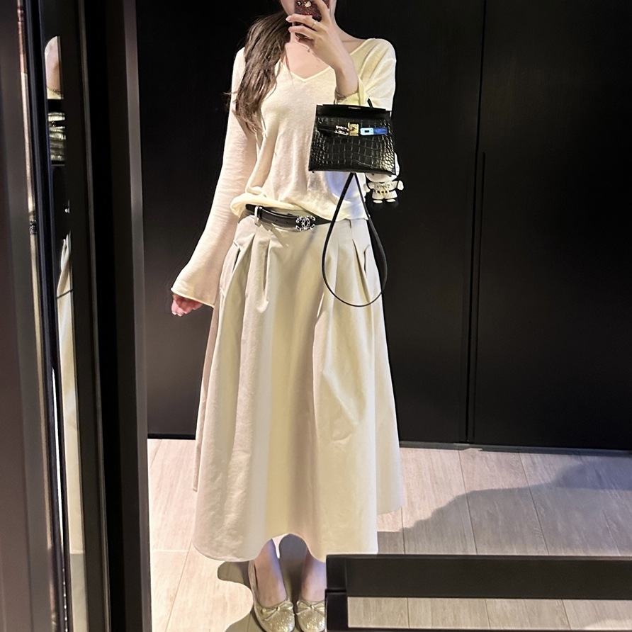 ボトムス スカート ロングスカート ハイウエスト ポケット ロング丈 Aライン セミフレア 可愛い かわいい 大人可愛い きれいめ シンプル 上品 おしゃれ カジュアル レトロ こなれ感 個性的 10,642円