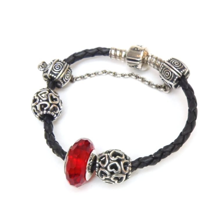 ﾊﾟﾝﾄﾞﾗ Pandora ﾌﾞﾚｽﾚｯﾄ 赤石 黒ﾚｻﾞｰ 17.6ｇ 13.5ｃｍ 【中古】(51604)