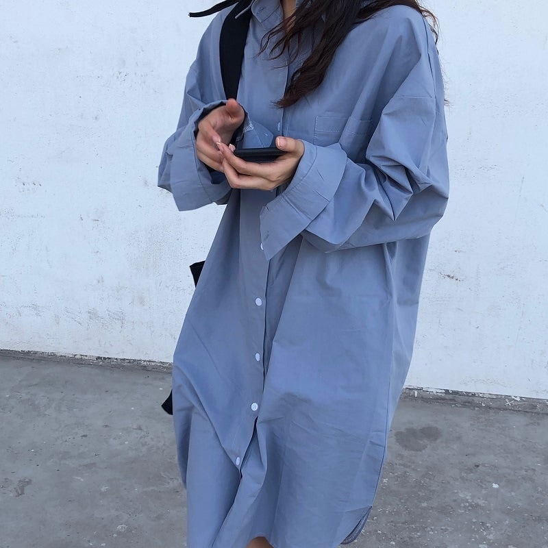 2色 ワンピース 長袖 春夏 カジュアル シャツワンピース 膝下 ミドル丈 ボリューム袖 萌袖 Vネック 襟付き ストレート Iライン 前開き ボタン 黒 ブラック ブルー ワンサイズ 大きめ ゆる