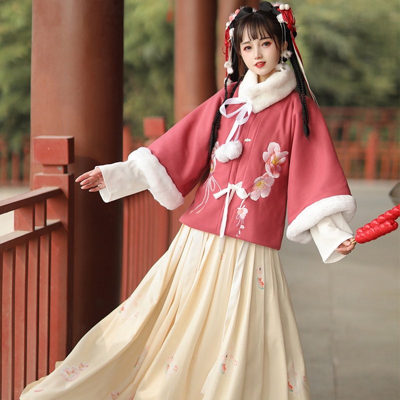 明代の漢服の中国風の秋と冬の婦人服の完全なセットの改良された厚いダブルブレストのフラットカラーのハーフアームスカートの卸売