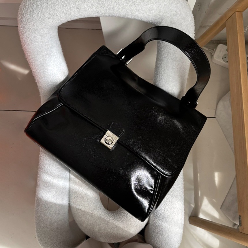 【LEMAR】スクエアショルダーバッグ ミニマルで毎日使えるベルトバッグ