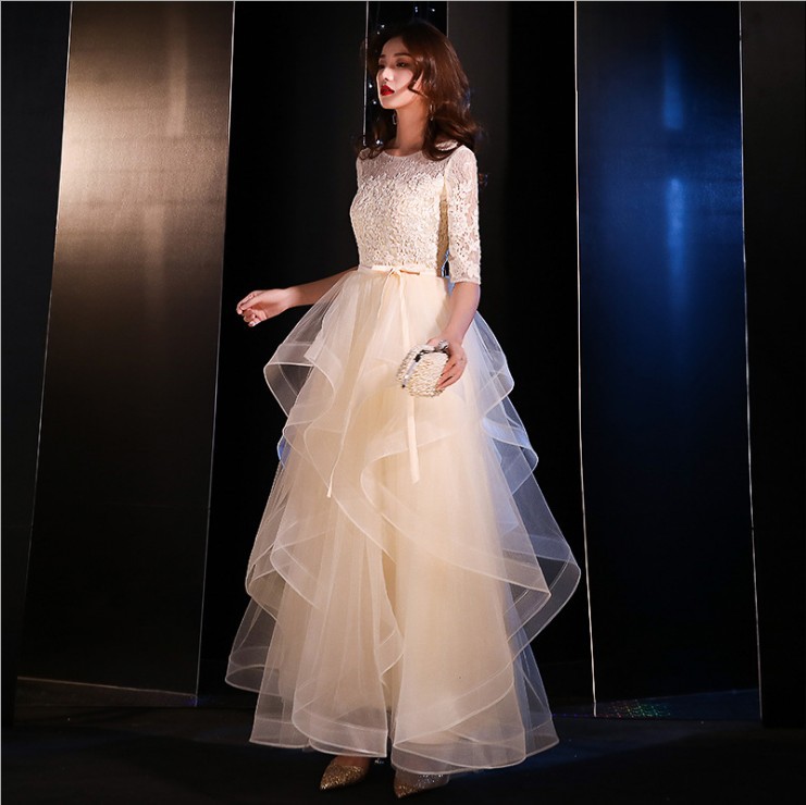 女性用イブニングドレス 2024年 宴会 凛々しくエレガントなシャンパンカラーのホストロングドレス 夏