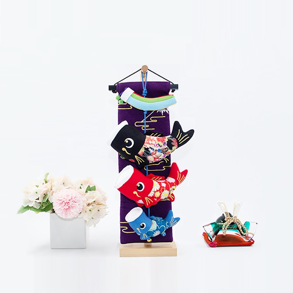 鯉のぼり こいのぼり 室内 卓上 玄關 コンパクト 端午の節句 初節句 鯉飾り ミニ 鯉 五月人形 ふわふわ鯉のぼり 高さ44cm 天然木製台付 ちりめん 3匹 インテリア 祥雲 元気人形工房