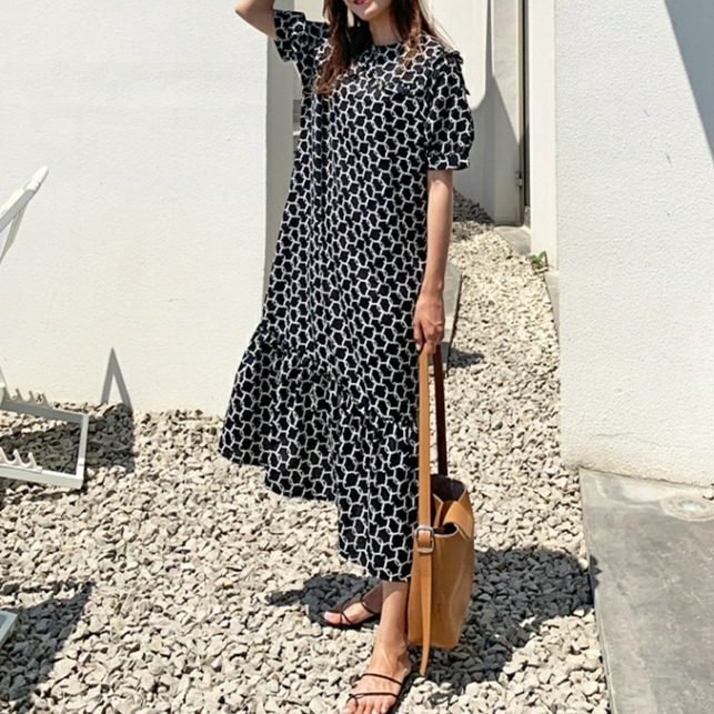 個性的 春服 夏服 プリント レディース ワンピース ロング 袖あり 半袖 ラウンドネック セミフレア インスタ映え SNS 映え 写真 映え 目立つ モテ 流行 トレンド 高見え 着回し