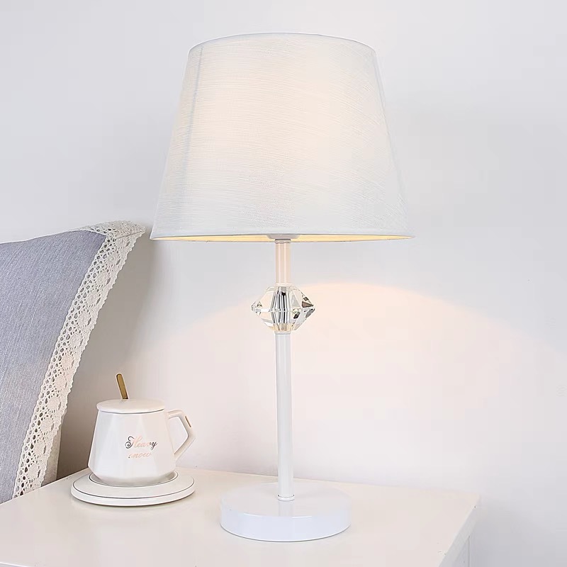 中国標準220 v新しいレトロライト豪華なベッドルームダイニングルームアンビエントライトデコレーションナイトライトライトライトリモコンハイエンドベッドサイドテーブルランプ 2222222