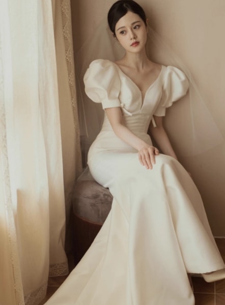 ウェディングドレス 姫袖 マーメイドライン Vネック 大人っぽい ロイヤルサテン 披露宴