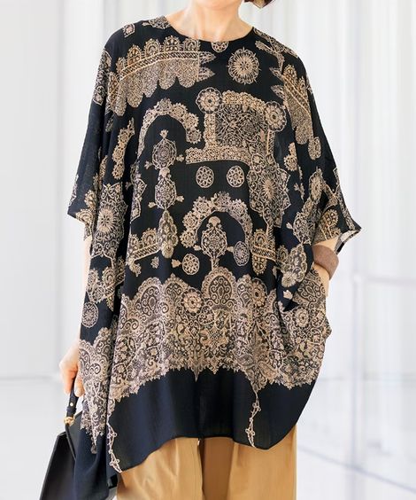 シャツ・ブラウス パネルプリントポンチョ風オーバーブラウス アトランダム