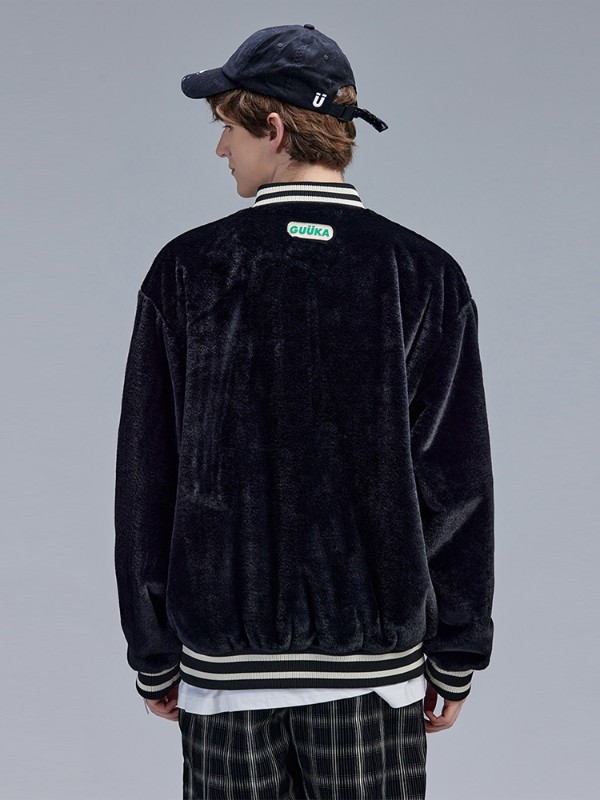 トレンドのブラックジャケット メンズ 秋 カップル 模造ウサギの毛皮コート メンズ レザーパッチ 刺繍 ベースボールジャケット ゆったり