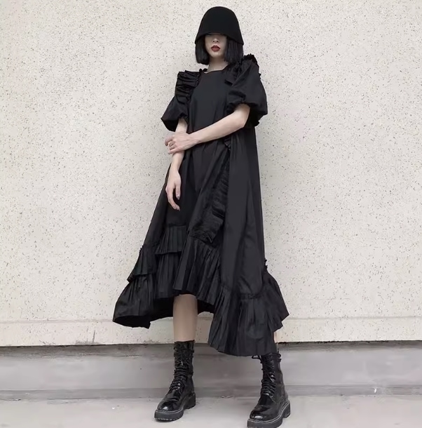 ワンピース ロングワンピース 半袖 Uネック 胸元 ロング丈 ウエストマーク セミフレア かわいい 大人可愛い きれいめ シンプル 上品 おしゃれ かっこいい レトロ ラフ ルーズ こなれ感 個性的 8,220円