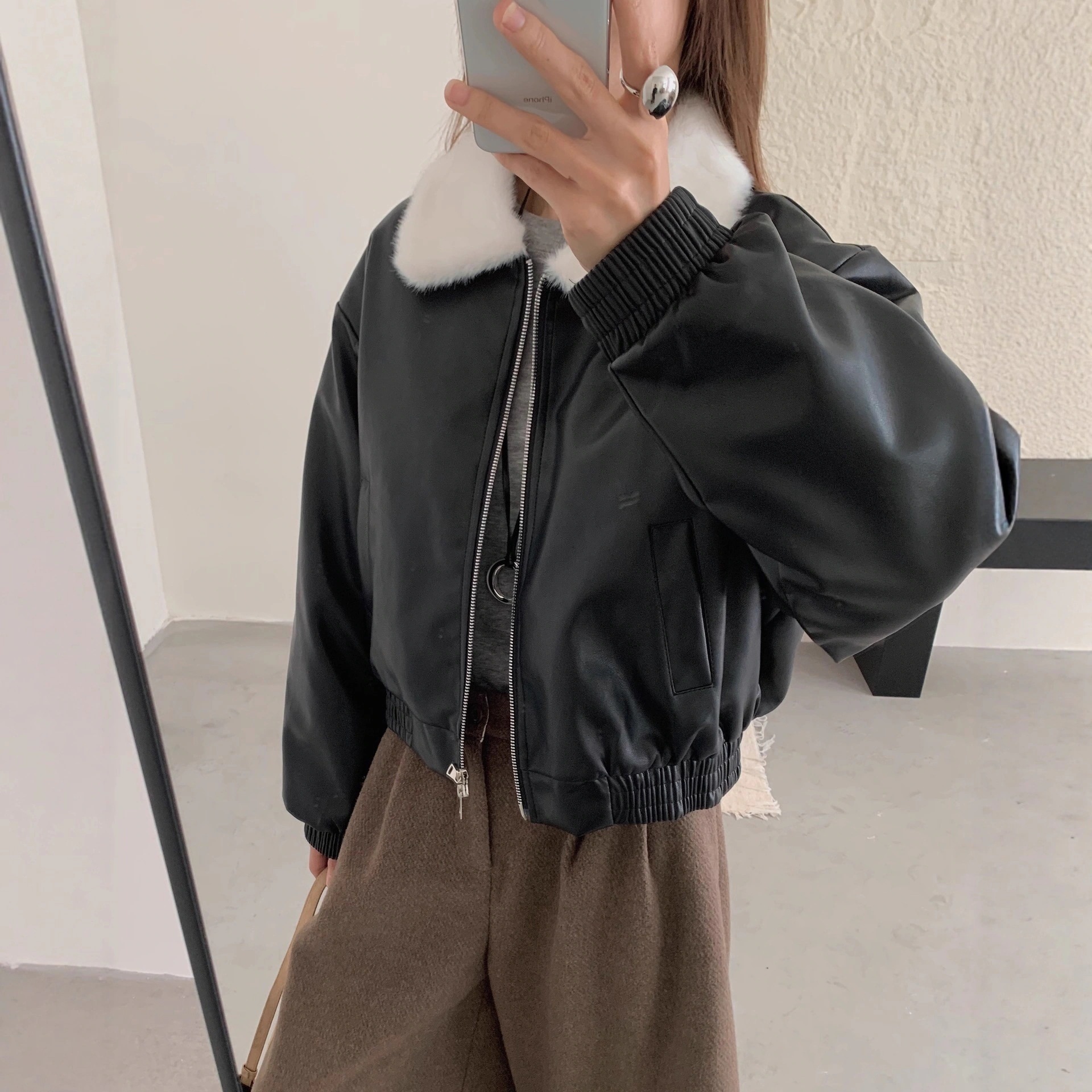 爆裂超特価【3日出荷】内側フルファー加厚保温 ファーカラー付きレザージャケット レディース フェイクファー