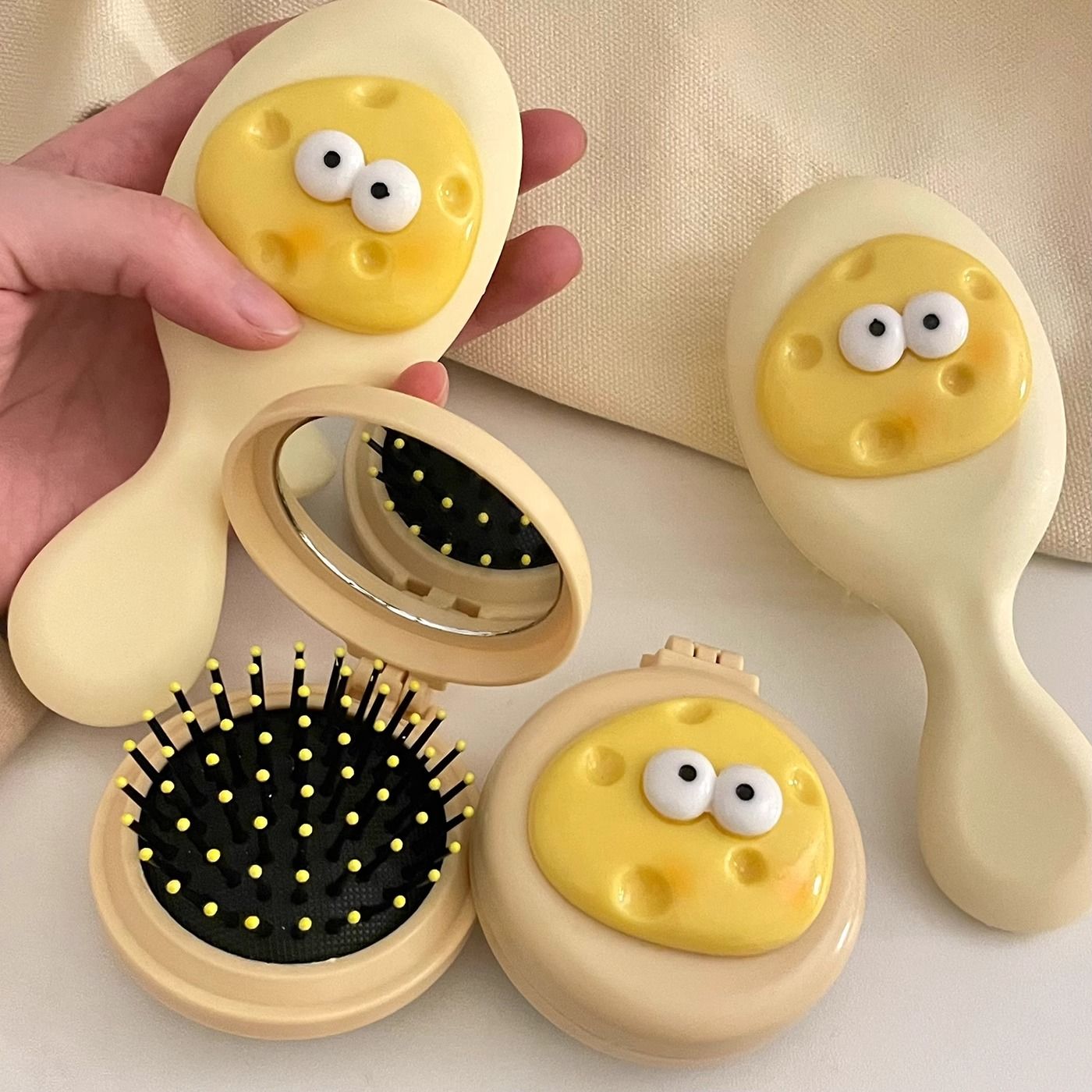 マッサージ櫛 ポータブル コンパクト ミニ 鏡櫛一体 折り畳み エアバッグコーム かわいい 2025韓国ファッション プレゼントかわいい櫛 福袋を1枚