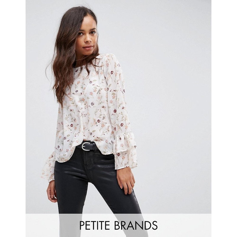 ニュールック レディース トップス【New Look Petite Sequin Floral Fluted Sleeve Top】White pattern ニュールック レディース トップス【New Look Petite Sequin Floral Fluted Sleeve Top】White pattern