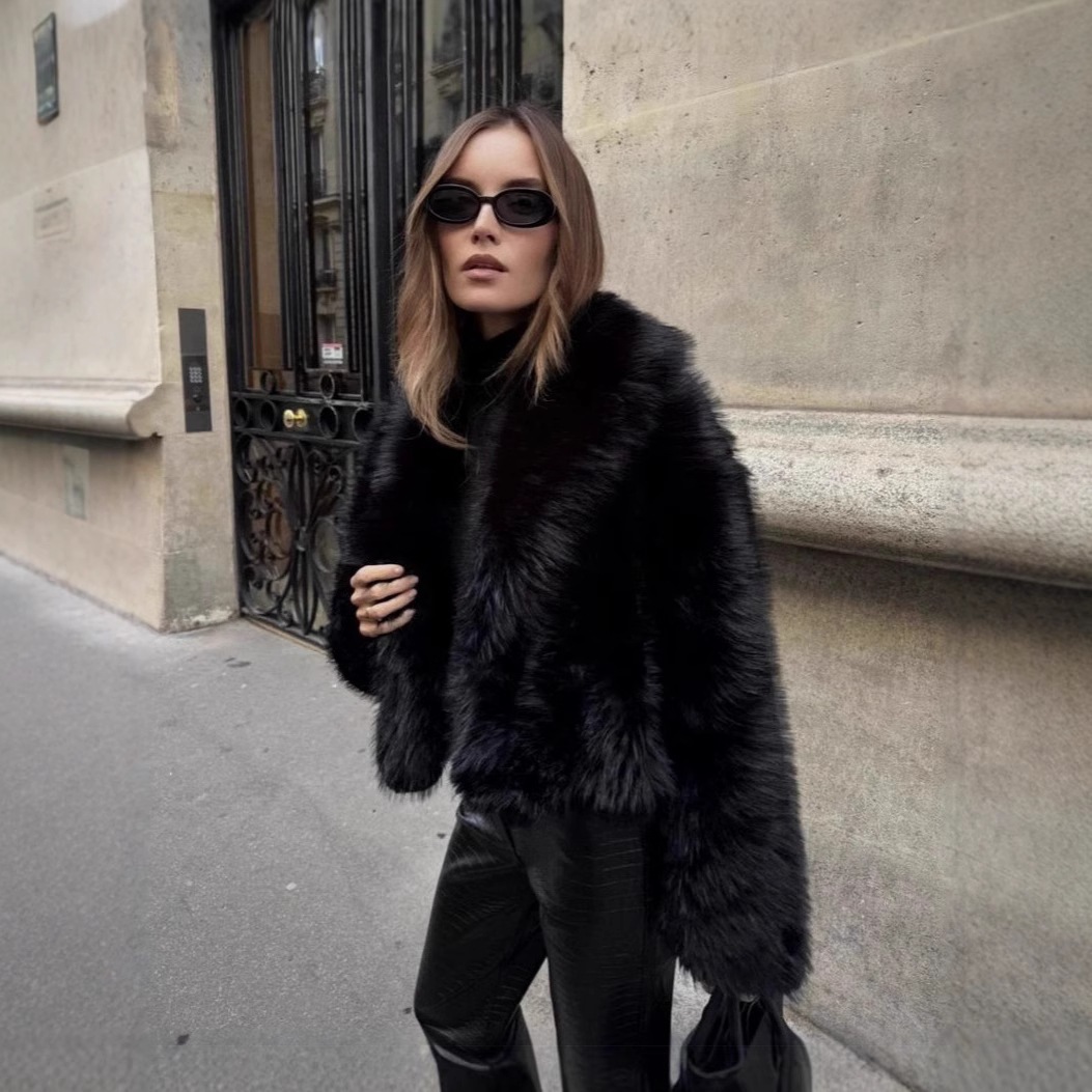 ヨーロッパとアメリカの黒い毛皮のコートイミテーションファーハイエンド環境に優しいフォックスファーショートVネックファッションファーコート女性用