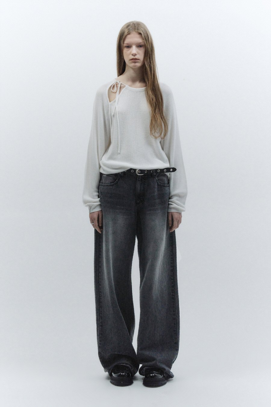 【INSILENCE】 UNBALANCED CUTOUT KNITWEAR : WHITE