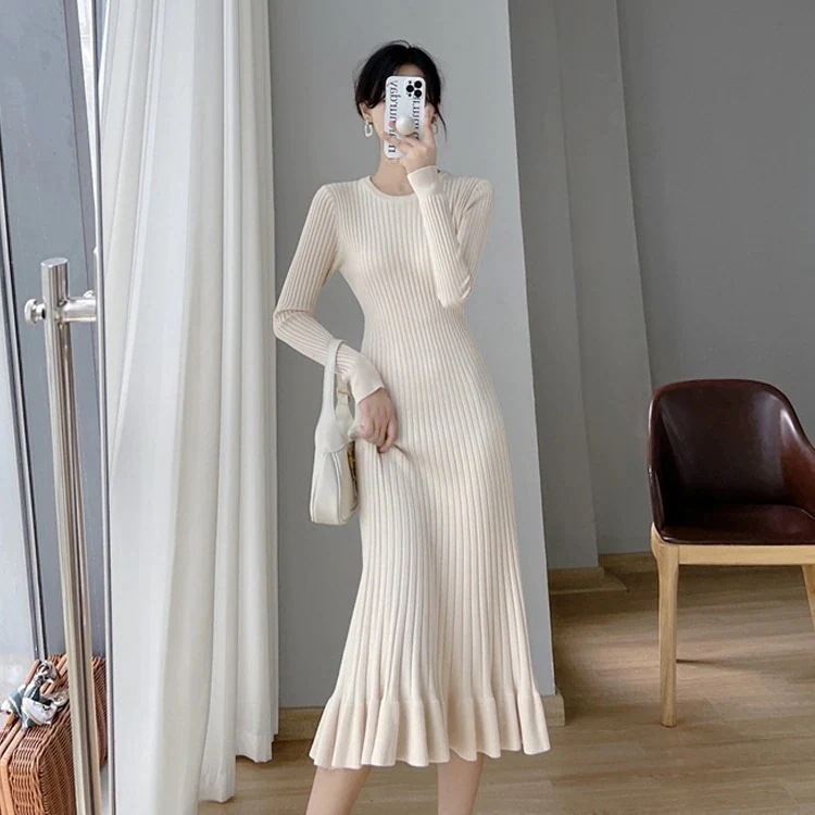 2025年秋の女性用フィッシュテールニットドレスの版新しいスタイルの気質の膝上セータースカートとミッドレングスのインナーレイヤー
