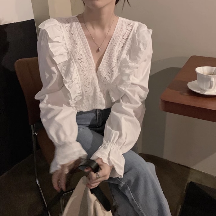 トップス シャツ ブラウス プルオーバー 白シャツ 袖あり 長袖 Vネック 襟なし フリル 薄手 かわいい 大人可愛い きれいめ シンプル 大人 上品 おしゃれ お洒落 レトロ 大人可愛い 大人女子