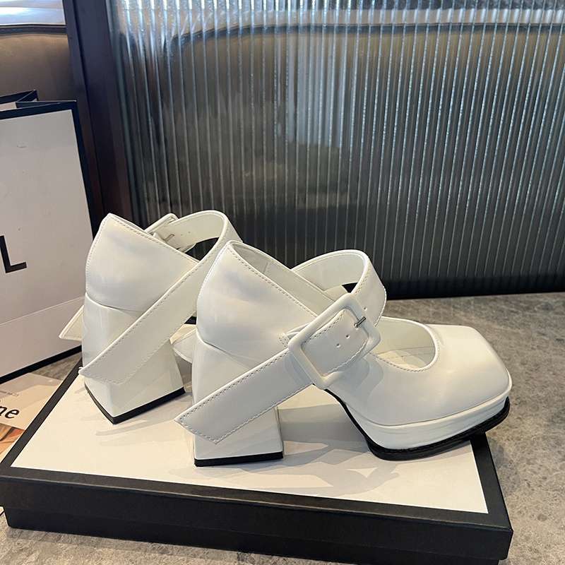 純粋で魅惑的なフランスのメリージェーンシューズハイヒールのレディースシューズニッチなデザインエレガントで洗練されたロリータスタイルチャンキーヒールJKスタイルの女性用レザーシューズ