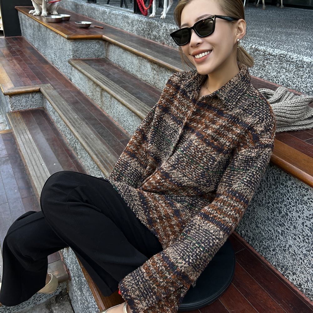 アウター ジャケット ミディアム丈 長袖 襟付き 角襟 前開き ボタン ウール かわいい 大人可愛い きれいめ シンプル 上品 おしゃれ かっこいい カジュアル こなれ感 個性的 主役級 存在感