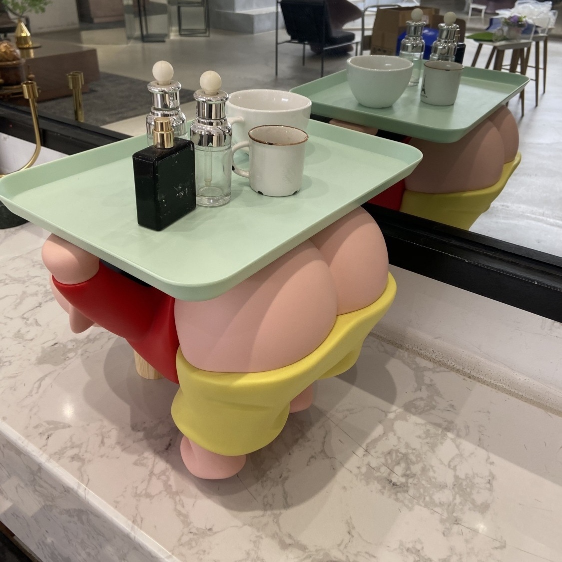 (5.14NEW)お尻クレヨンしんちゃんフィギュアトレンディ特大リビングオーナメントお尻クレヨンしんちゃんデスクコーヒーテーブルトレイ装飾