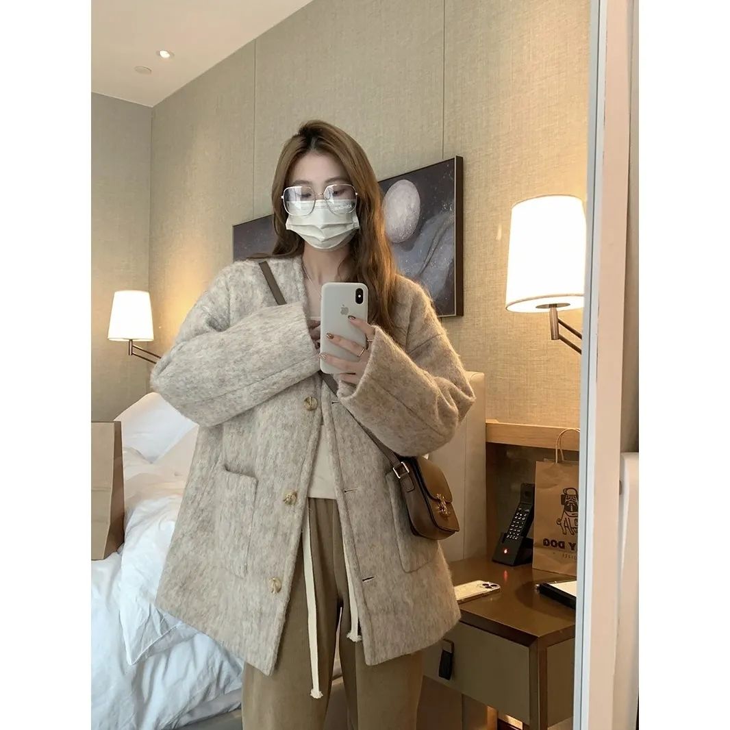 優しい気質豪華なウールコート女性 2023 冬韓国スタイル小さな V ネックルーズ怠惰なウールカーディガン