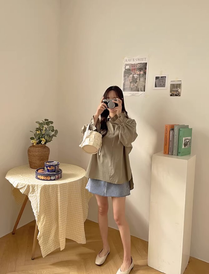 トップス シャツ ブラウス 袖あり 長袖 ボリューム袖 Vネック 襟付き リボン かわいい 大人可愛い きれいめ シンプル カジュアル 大人 上品 おしゃれ お洒落 大人女子 こなれ感 エレガント