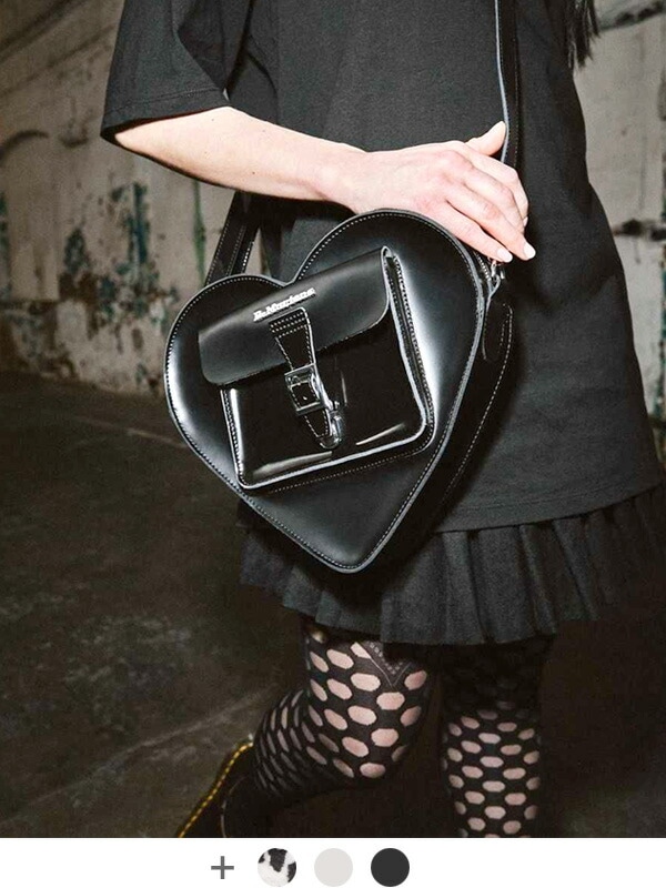 DR.MARTENS ドクターマーチン バッグ ショルダーバッグ レディース 斜め掛け 肩掛け おしゃれ かわいい ブランド 小さい リュック 軽量 小さめ ハート 2WAY 本革 シンプル ブラック