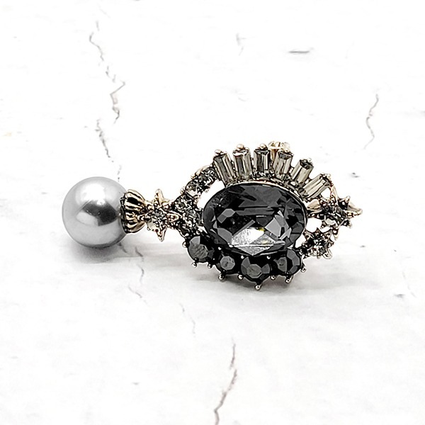ブラックアイスワルストンブローチ