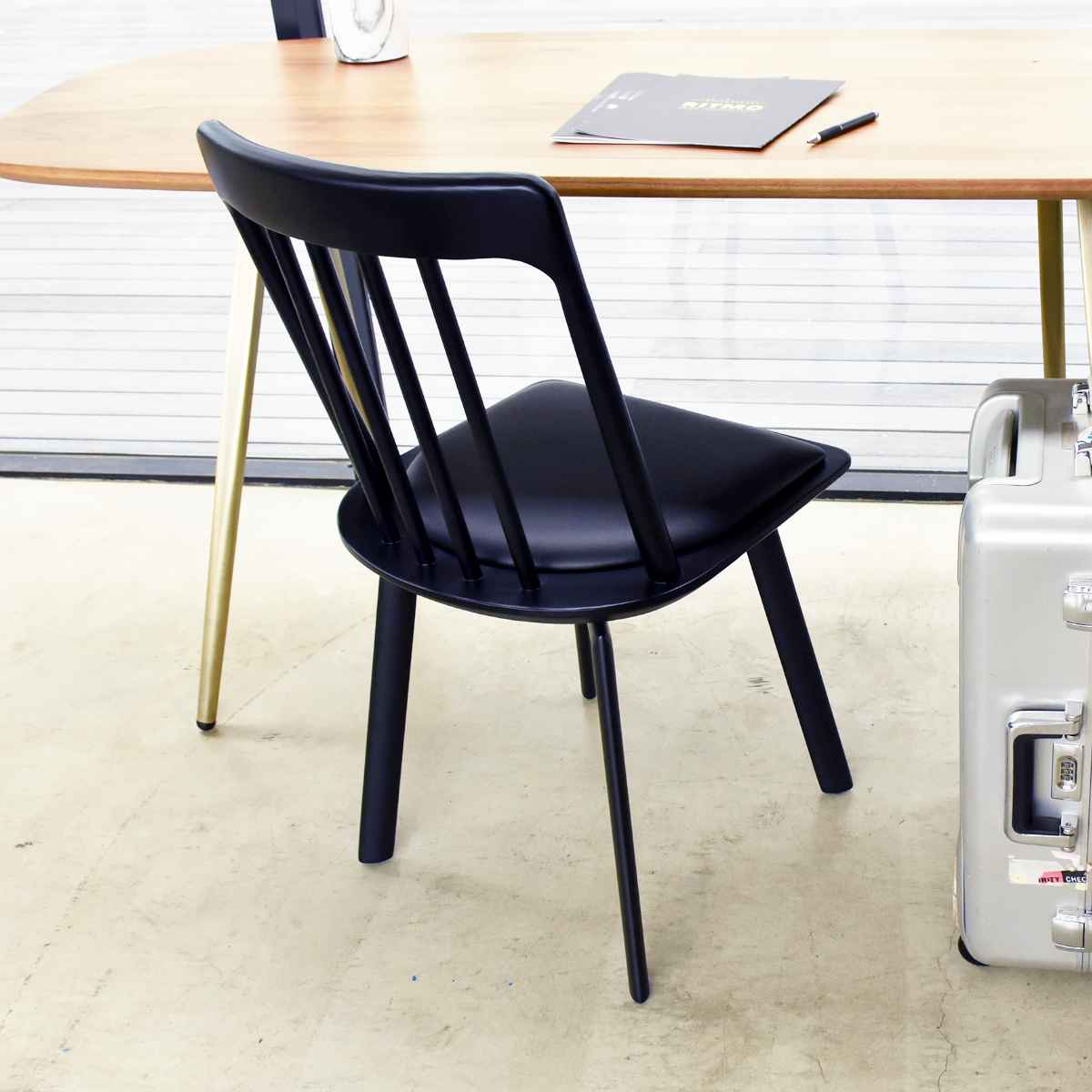 ダイニングチェア 回転 疲れにくい 背もたれ モダン チェア 椅子 食卓 リビング ダイニング デスクチェア レザー調 木製 天然木 ブラック スチール 黒 おしゃれ 異素材 完成品