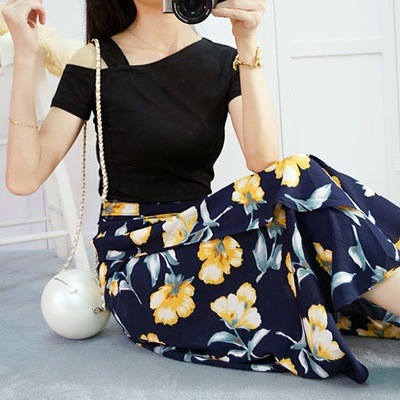 3061.肩出し半袖Tシャツ＋大花柄ロングスカートセット（ブラック＆ネイビー）