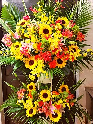 商品ID 3630 スタンド花　明るい系　2段　生花