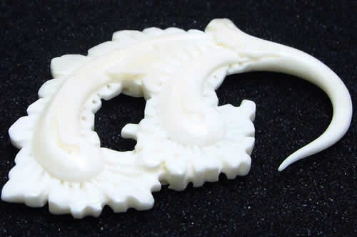 金属アレルギー対応 ボディピアス 12G 8G ドラゴンテールボーンフック 水牛の骨 バッファロー 白色 竜しっぽ 龍の尻尾 オーガニック 12ゲージ 8ゲージ 男性 女性 dtlbpxxxxxxxx