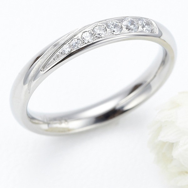 リング 指輪 レディース サージカルステンレス キュービックジルコニア サイズグラデーション 低アレルギー ハーフエタニティ 斜めライン デイリー 普段使い 傷がつきにくい