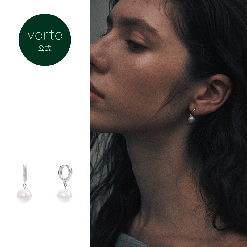 Deux.silver.198 / burro pearl earring
