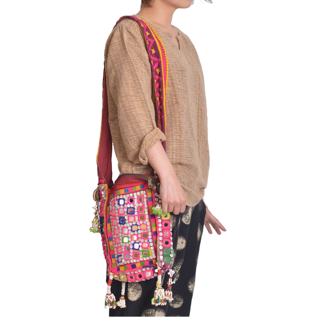 ショルダーバッグ レディース はみ出す個性アフガニスタン製ミラーワークショルダーバッグ メンズ バッグ 刺繍 チャック付き ハンドメイド 一点物 アフガニスタン 肩掛け 斜めがけ アジアン エスニッ