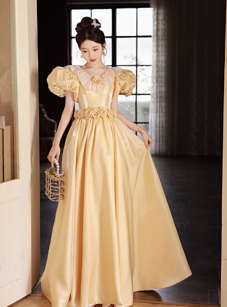 カラードレス シャンパン色 パフスリーブ Vネック 編み上げ プリンセスライン 華やかなトレーン