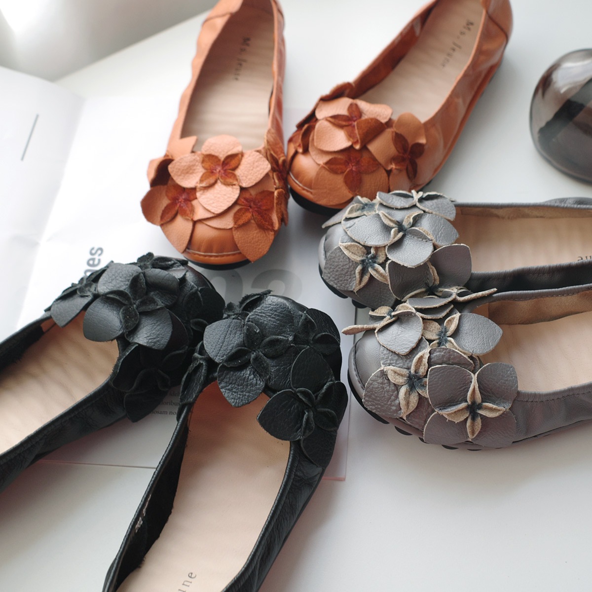 本革フラワーモチーフパンプス レディース
