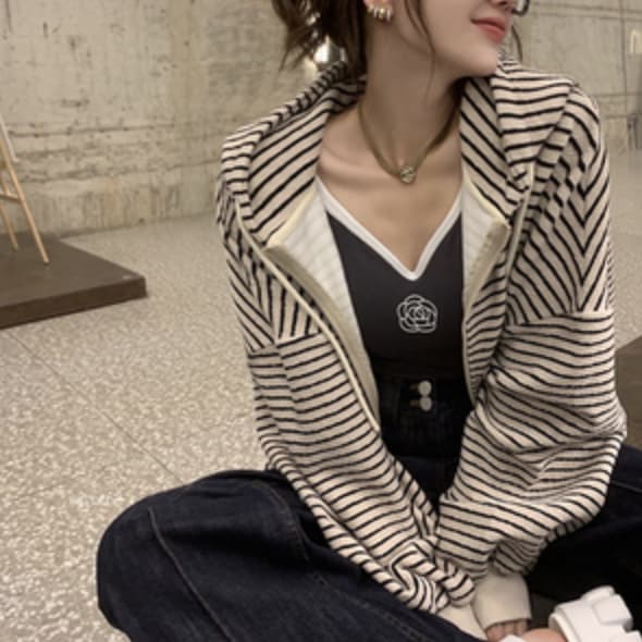 トップス デート パーカー フーディー 袖あり 長袖 かわいい 大人可愛い きれいめ シンプル カジュアル 大人 上品 おしゃれ お洒落 主役級 存在感 春 秋 10代 20代 30代 レディース