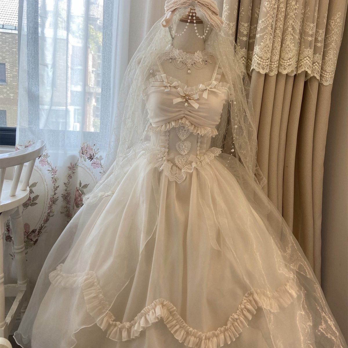 2024 ロリータ王女殿下は大きなスカートのウェディングドレスとリボンの後ろにリボンが付いたスリングのウェディングドレス