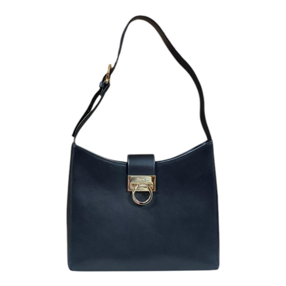 サルヴァトーレフェラガモ ガンチーニ ショルダーバッグ レザー ブラック Salvatore Ferragamo 中古 20,396円
