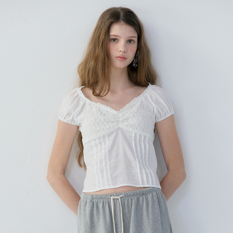 Floral Lace Blouse (Ivory) 67,650円