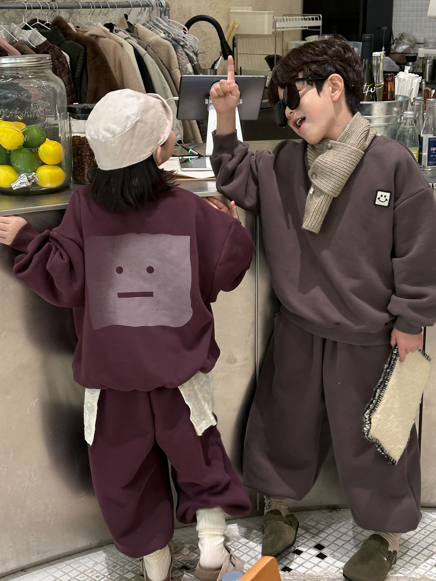 子供スーツ2024冬モデル男の子女の子韓国版ック衛衣セット子供カジュアルゆったり厚手2点セットスウェット子供服 女の子 セットアップ 子供服 男の子 セットアップ