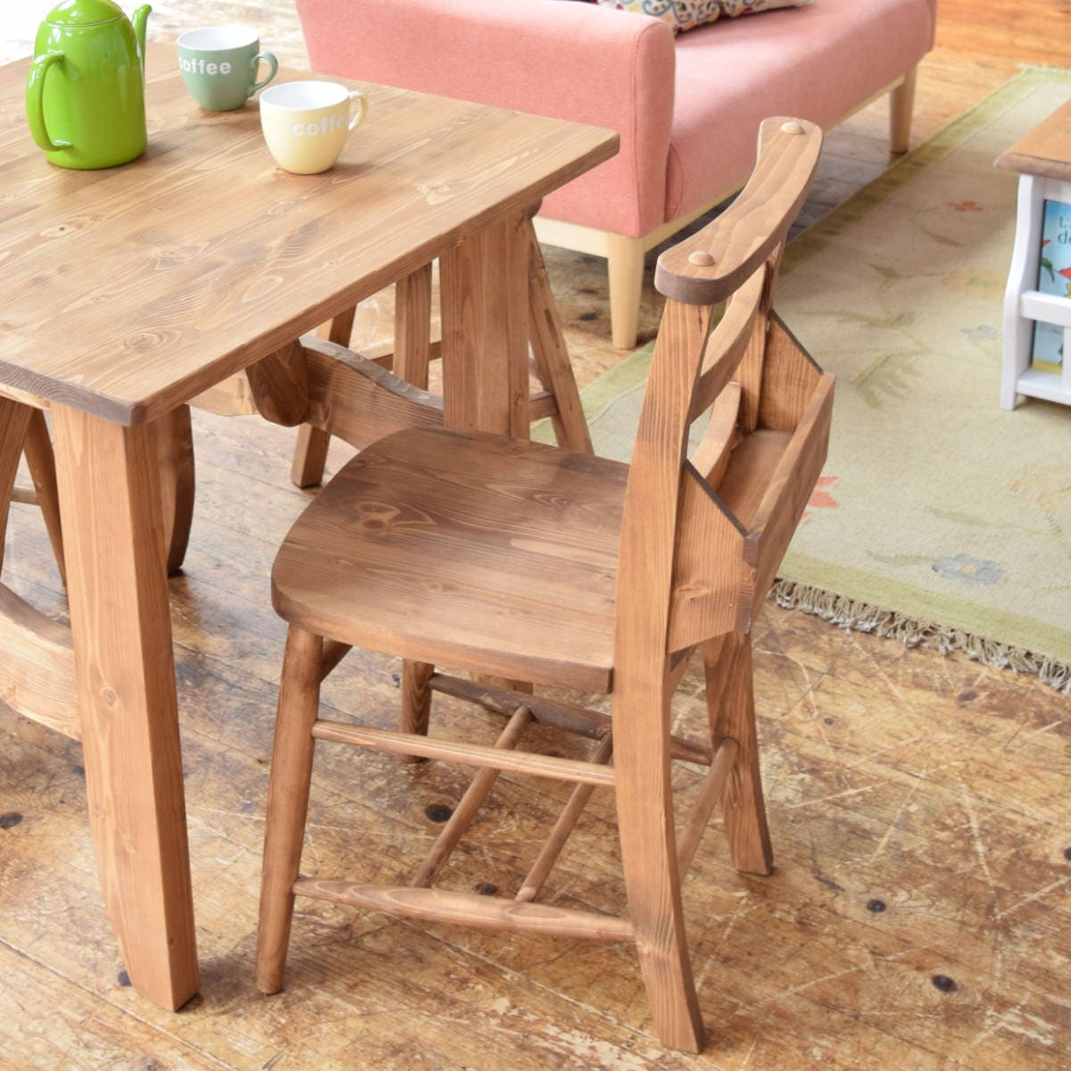 ダイニングチェア 座面高43cm 背面収納付 チェア 椅子 天然木 パイン材 木製 ナチュラル カントリー調 収納ラック付き マガジンラック 完成品