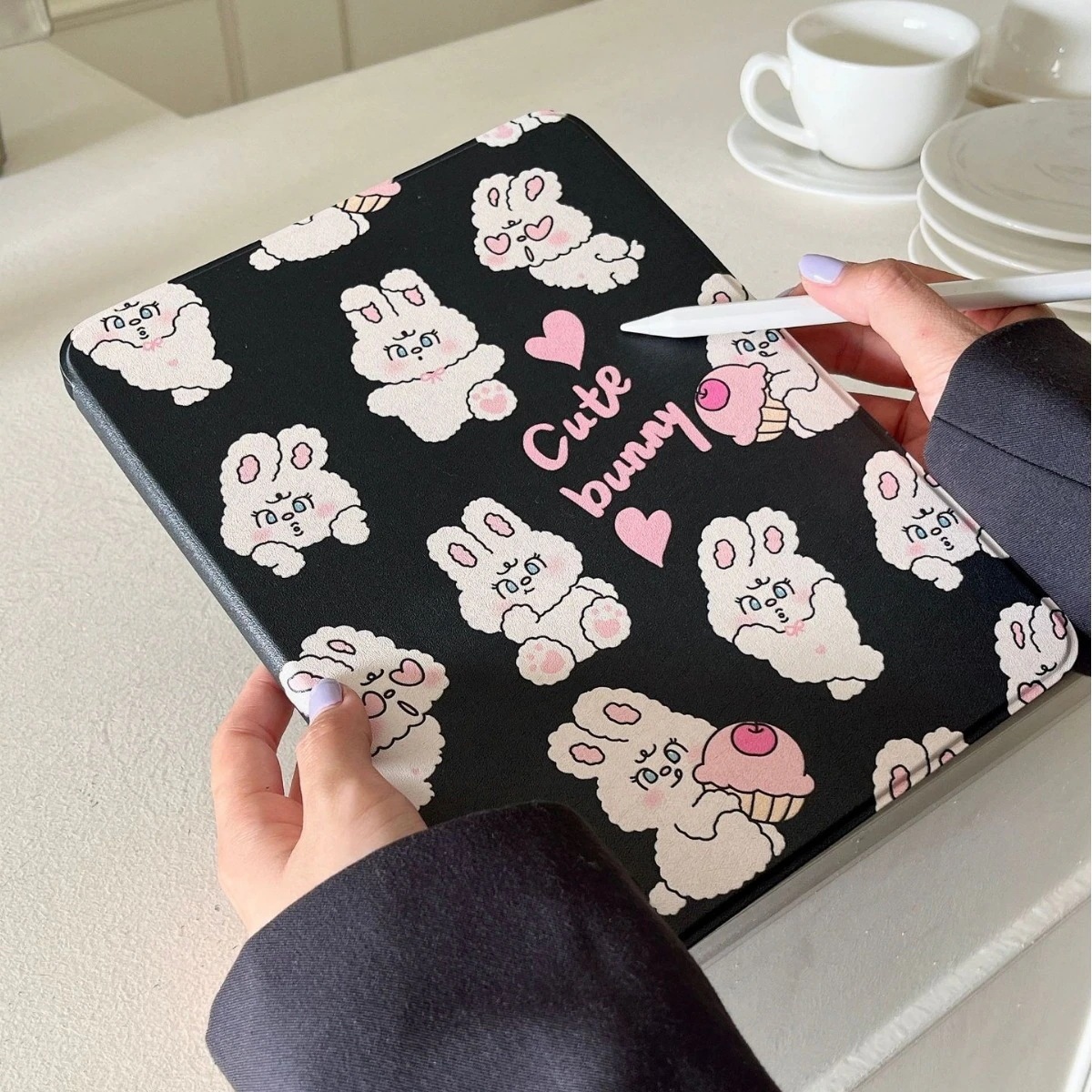 iPad Pro 12.9 に適したかわいいウサギのペンスロット付きアクリル mini6 保護ケース Air4/5