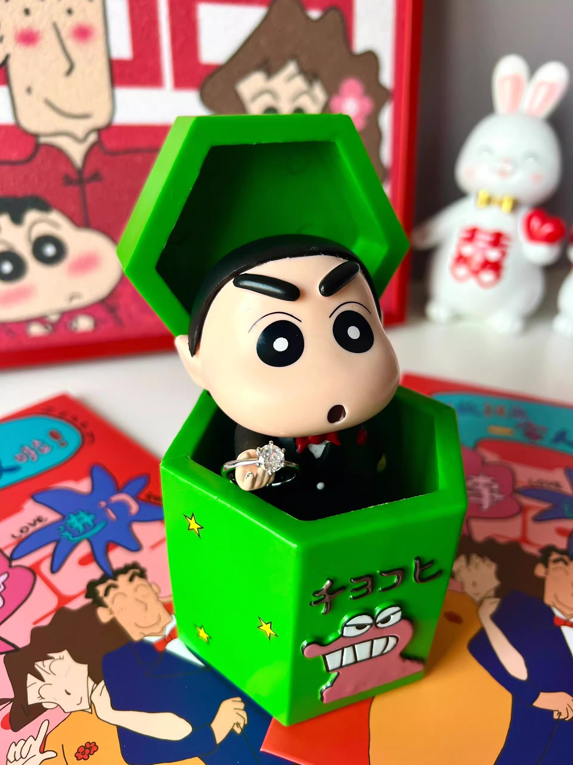 42cm クレヨンしんちゃん プロポーズフィギュア　特大 指輪付き 海外輸入 42cm クレヨンしんちゃん プロポーズフィギュア 特大 指輪付き