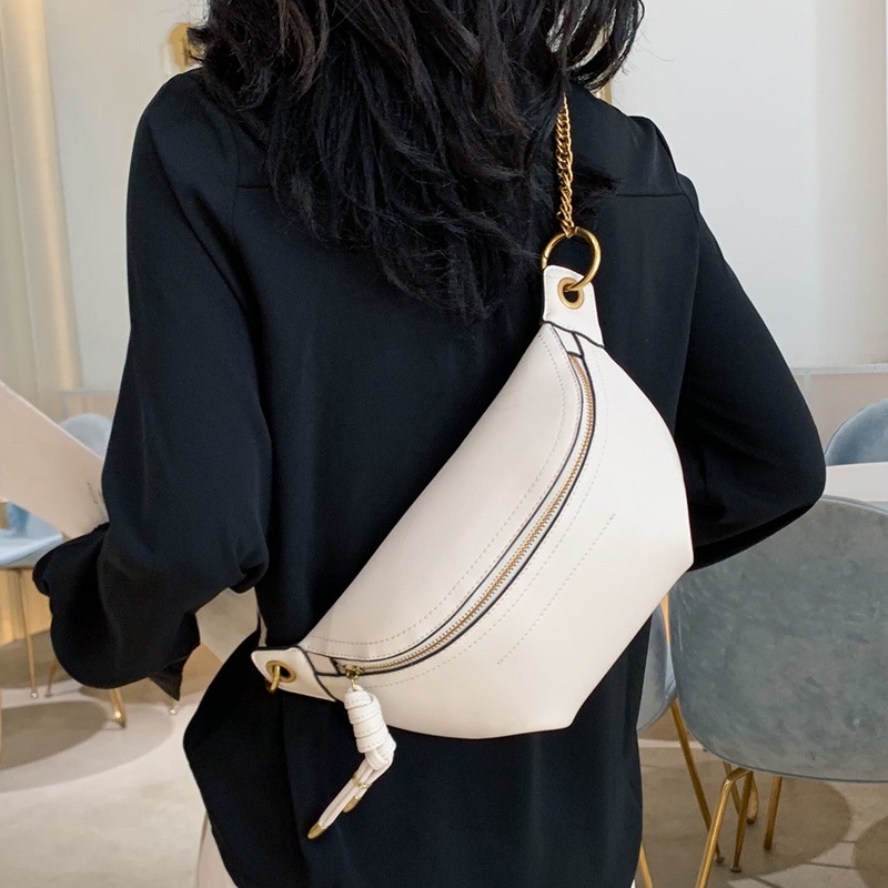 バッグ ボティバック カバン bag ショルダーバック ゴールドチェーン 肩掛けバック 小さめバッグ 収納 便利 ファスナー PU 2色展開 かわいい 大人可愛い きれいめ シンプル カジュアル 大人